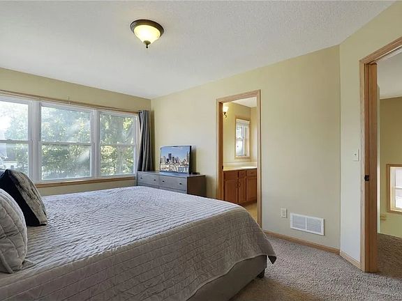 3rd image of 3412 Columbus Ave