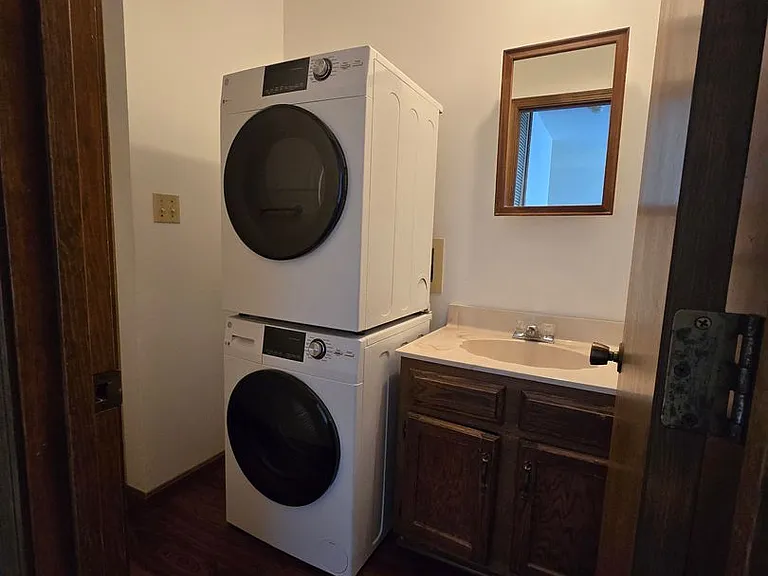 1638 Thompson Dr — Photo 8