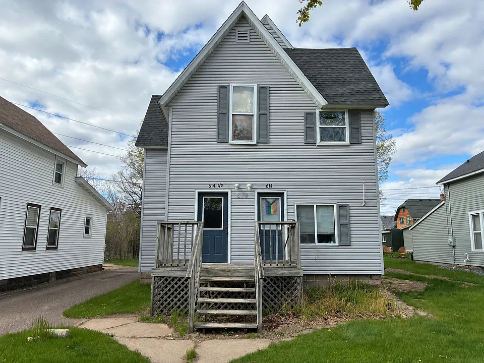 614 1/2 W Grand Ave