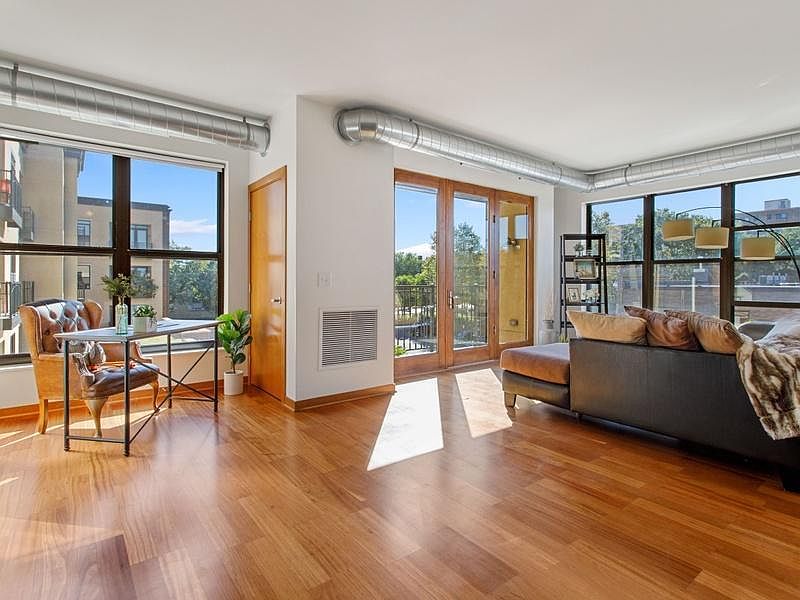 1st image of 15 E Franklin Ave APT 301