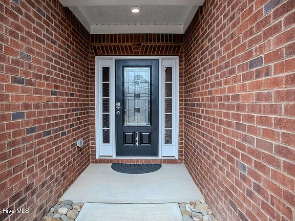 5th image of 144 Fitzsimmons Drive