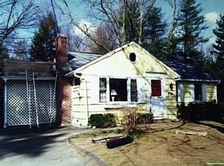3 Fleetwood Dr, Newtown, CT 06842