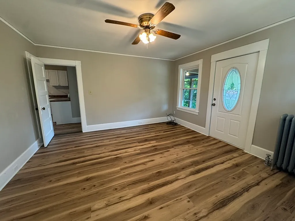463 Mammoth Road - 2 — Photo 2