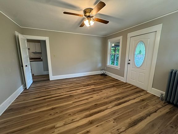 2nd image of 463 Mammoth Rd Unit 2