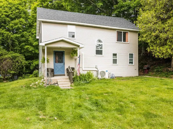 8370 1st Ave, Onekama, MI 49675