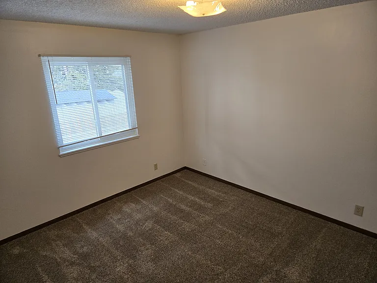 1701 Prospect St — Photo 11