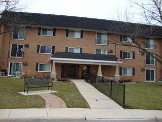 2nd image of 580 Lawrence Ave APT 212