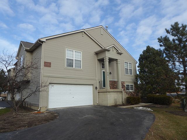 1st image of 830 Cherry Creek Dr