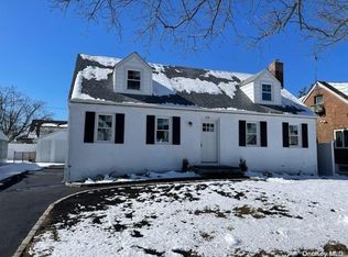 116 Roberta St, Valley Stream, NY 11580