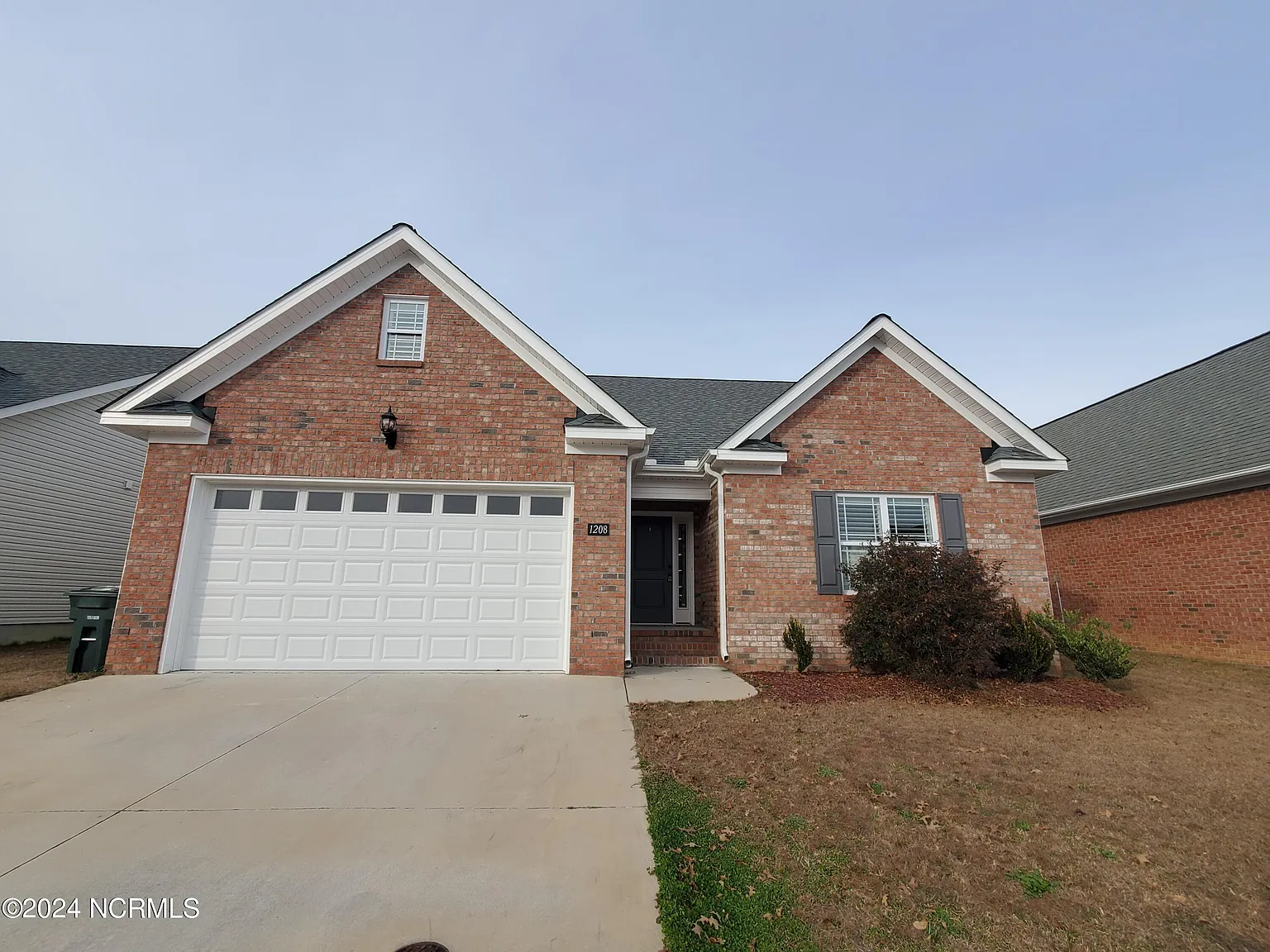 3 bed, 2.5 bath, 1650 sqft, $2,200 — Photo 1