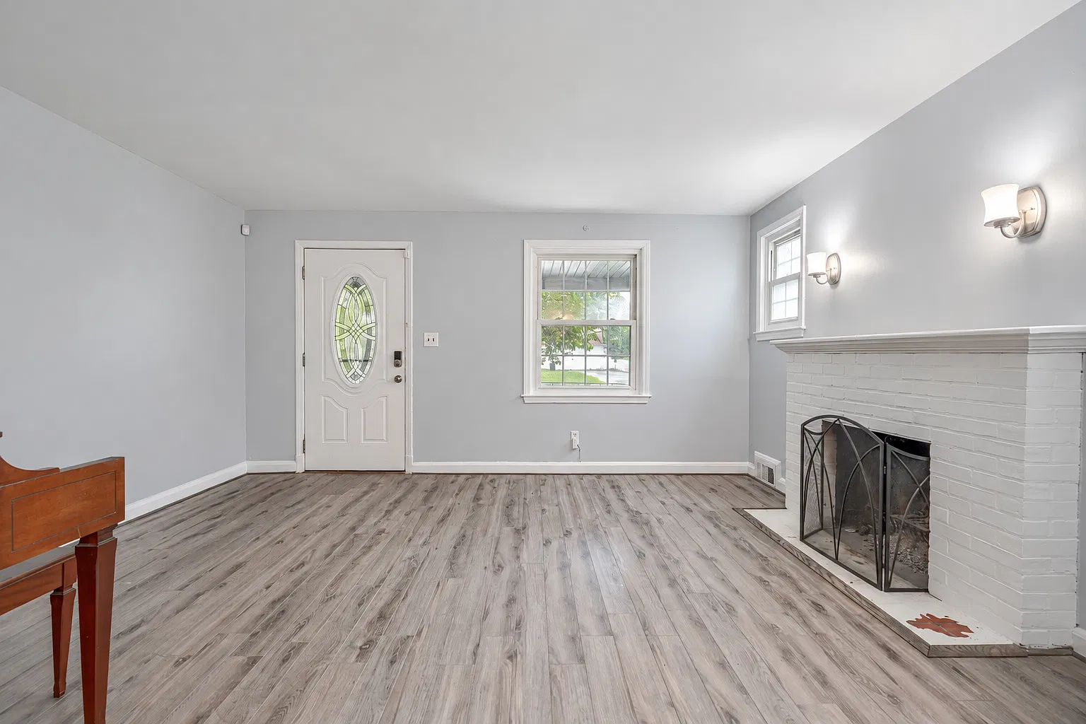5 bed, 2000 sqft, $2,875 — Photo 2