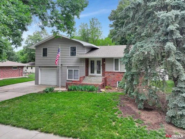 352 E Bek Ave, Seward, NE 68434