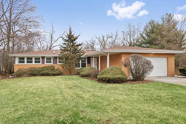 687 Brookwood Dr photo 1