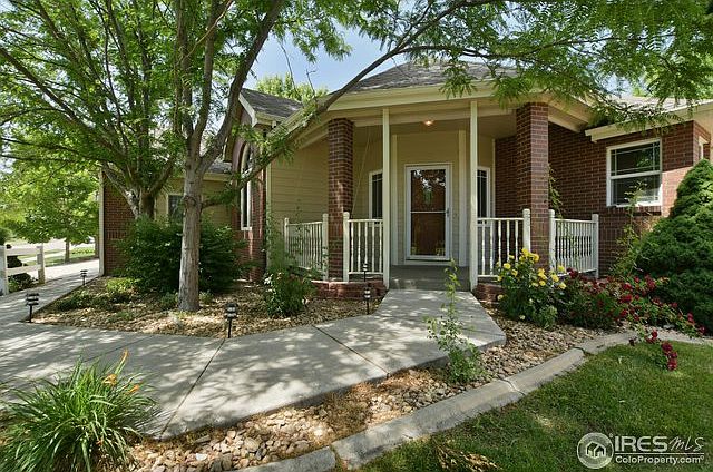 1st image of 204 Cobble Dr