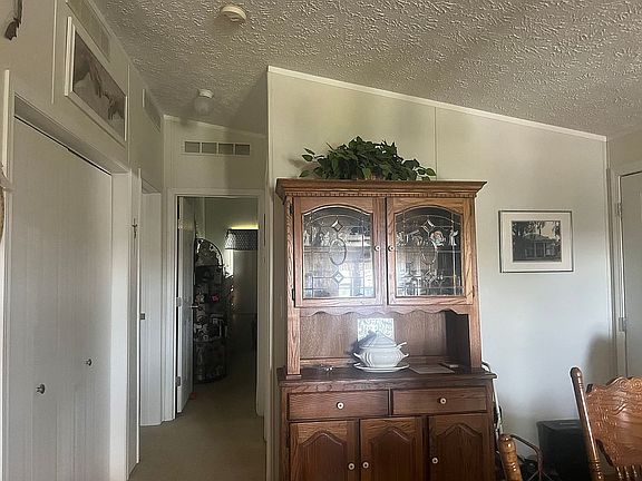 3rd image of 3134 Carpenter Ln