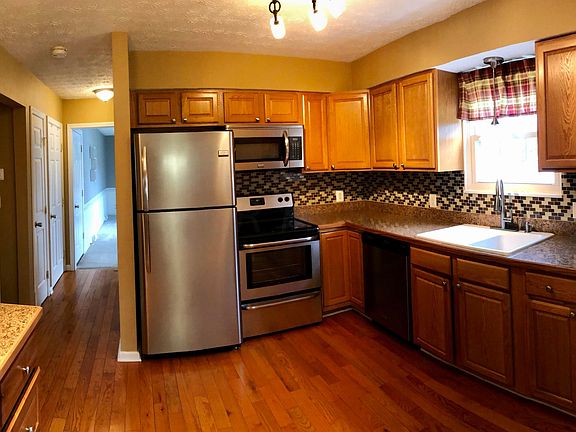 5th image of 842 Lantern Dr