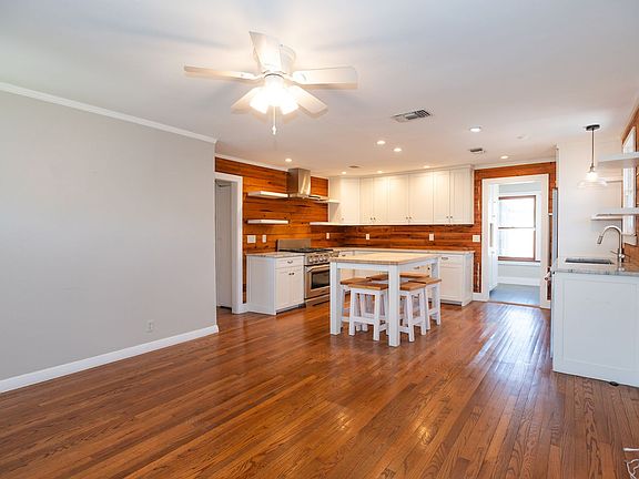 3rd image of 1104 Bouldin Ave