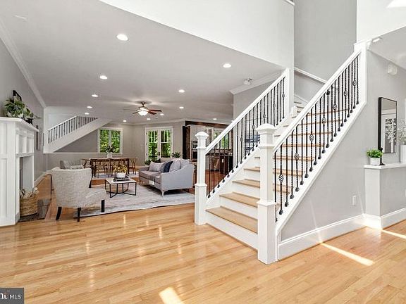 4th image of 10208 Drumm Ave