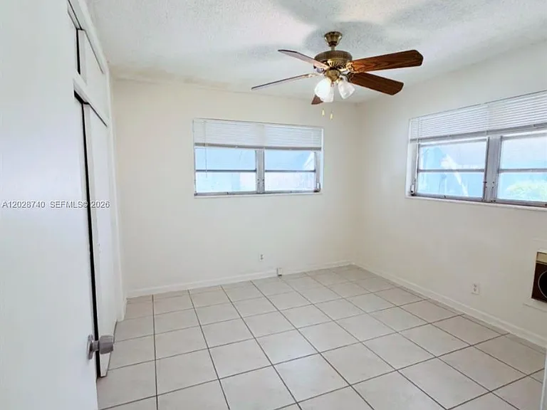 1077 SW 2nd St #2 — Photo 11