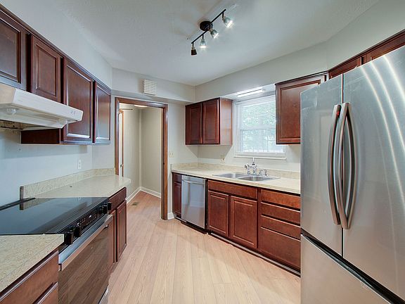 4th image of 1655 Southbend Dr