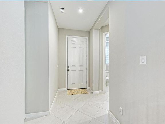 3rd image of 5564 Summit Gln