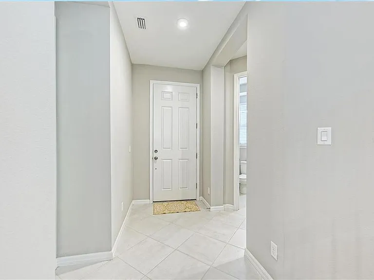 5564 Summit Gln — Photo 3