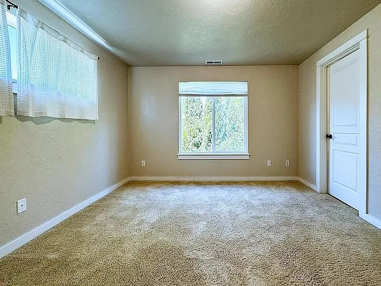 2523 Mountain Ter — Photo 38