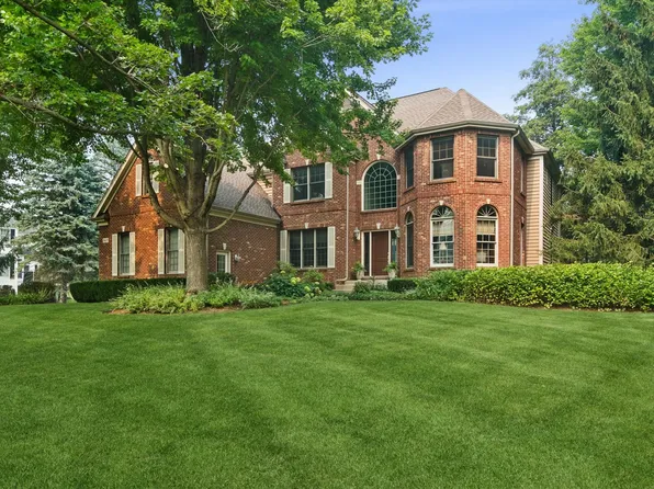 5617 Winding Rd, Crystal Lake, IL 60014