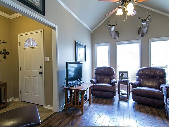 4th image of 104 Woodbine Pl