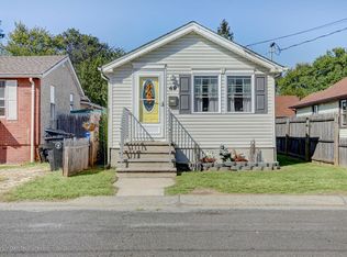 49 Neptune Pl, Middletown, NJ 07748