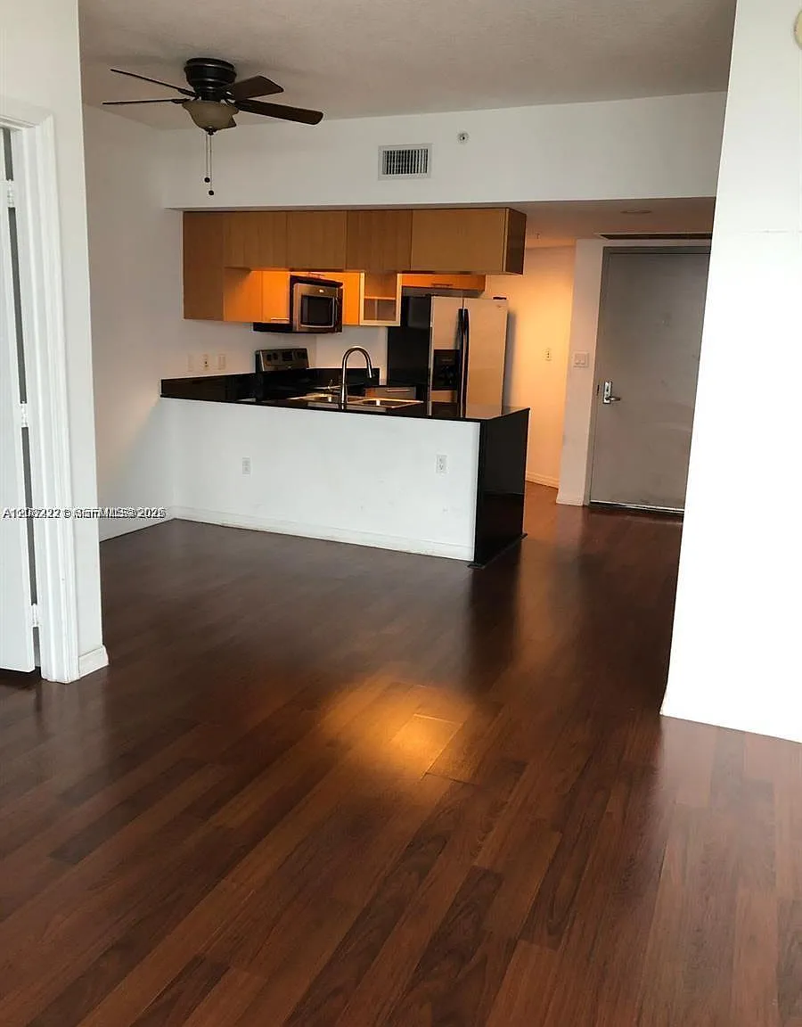 Opera Tower Condo — Photo 1