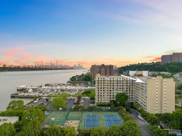 1055 River Rd #Penthouse 06, Edgewater, NJ 07020