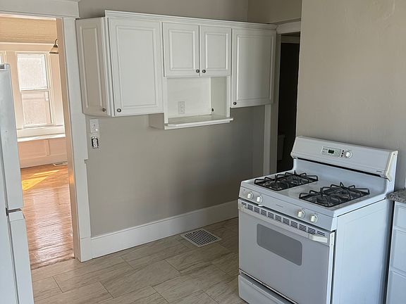 4th image of 312 Calvin Blvd