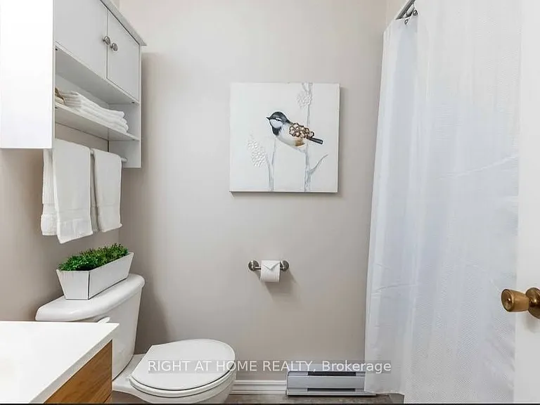 350 Camelot Ct #3 — Photo 16