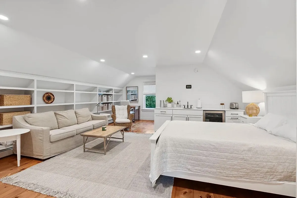 Studio, 600 sqft, $1,950 — Photo 2