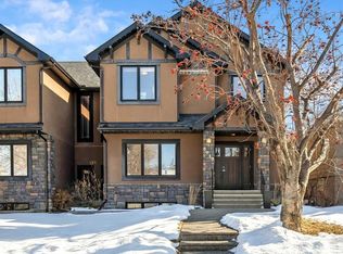 3040 W 28th St SW, Calgary, AB T3E 2J5