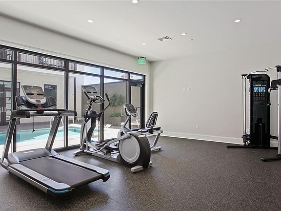 5th image of 731 Saint Charles Ave #405