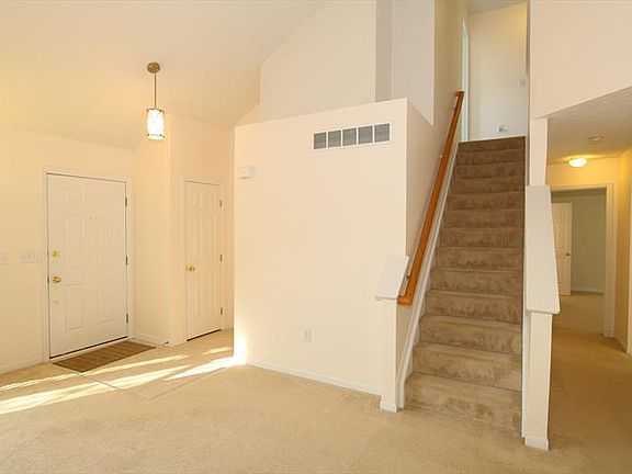 4th image of 452 Lake Front Dr