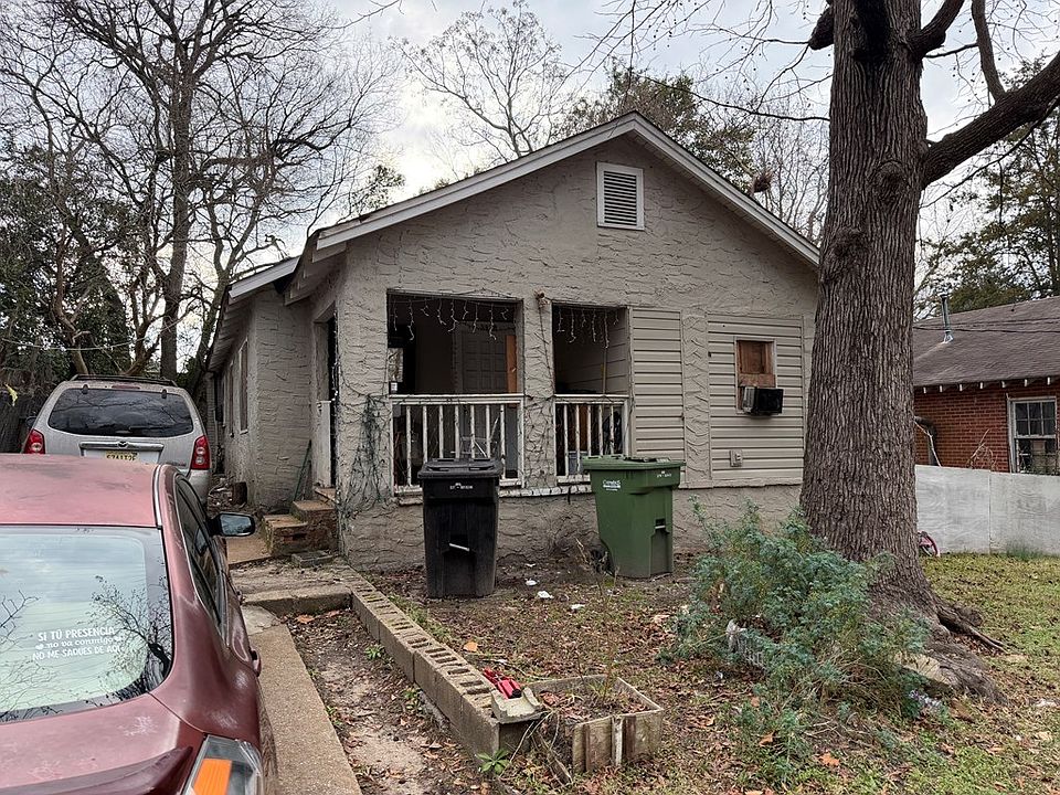 2nd image of 3978 Young Ave