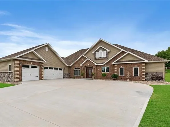 404 Eagles Landing Pkwy, Cameron, MO 64429