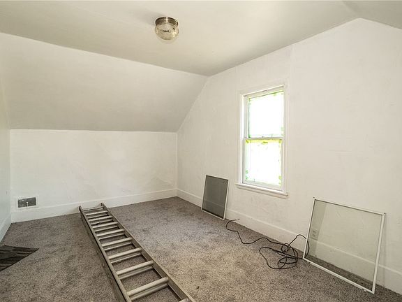 5th image of 240 N Moore St