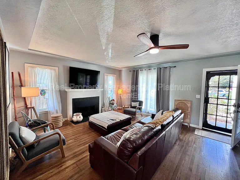 2727 E Michigan Ave — Photo 4