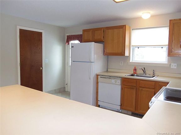 4th image of 1 Larkspur Ln #1