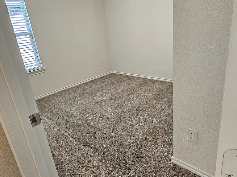 1441 Stuarts Forest Dr — Photo 12