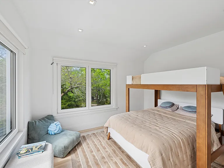 28 Canoe Place Rd — Photo 23