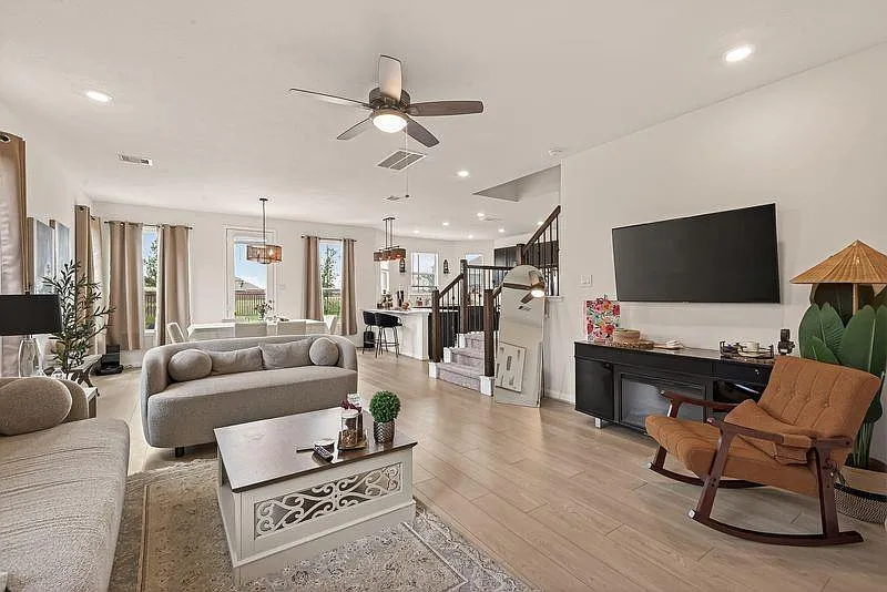 3 bed, 2.5 bath, 2182 sqft, $2,550 — Photo 4