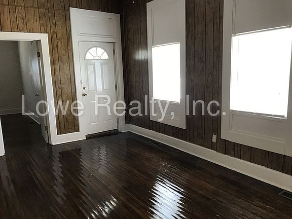 2nd image of 900 N Garvin St