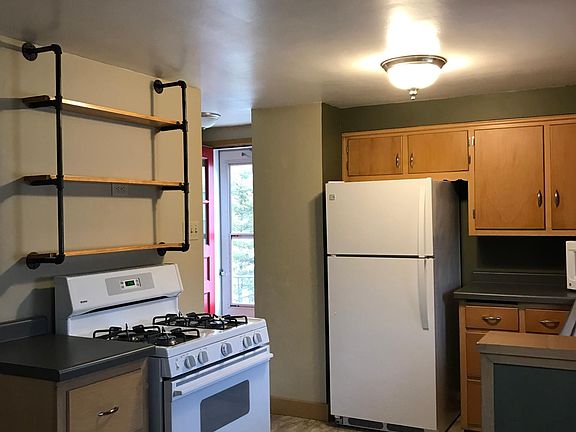 3rd image of 811 Columbia Ave