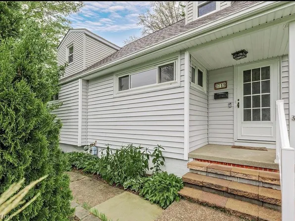 3719 Walter Rd, North Olmsted, OH 44070
