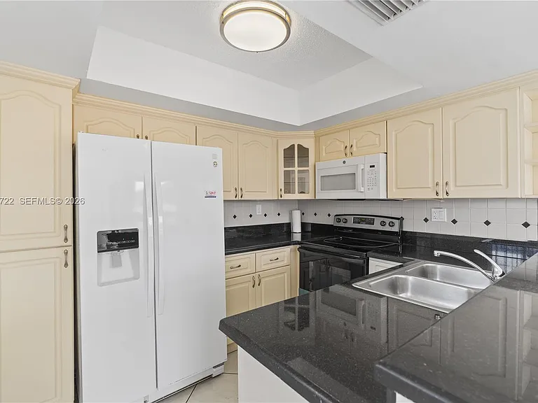 10877 NW 7th St #21-35 — Photo 15